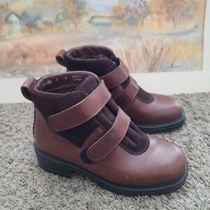 L.L. Bean Size 7 Pebbled Leather Chunky Heel Ankle Boots - Brown